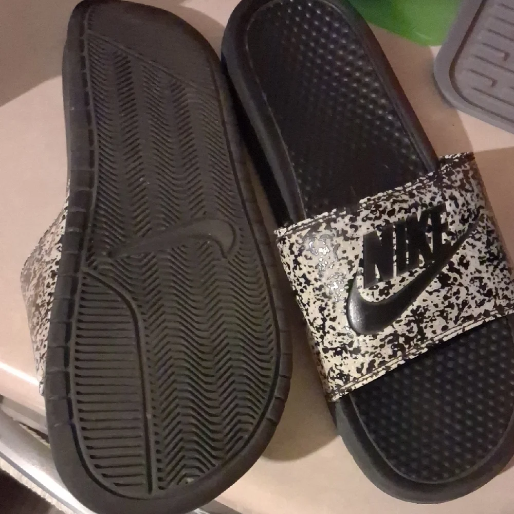 Nike Speckled Black and White Slides
